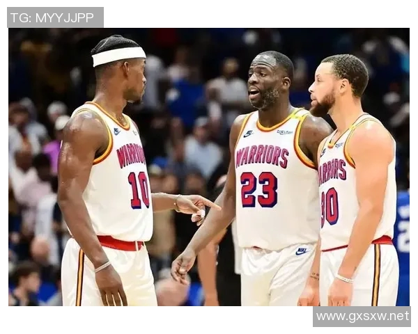 外线开炮！理查德追身三分命中 帮助勇士迫近比分